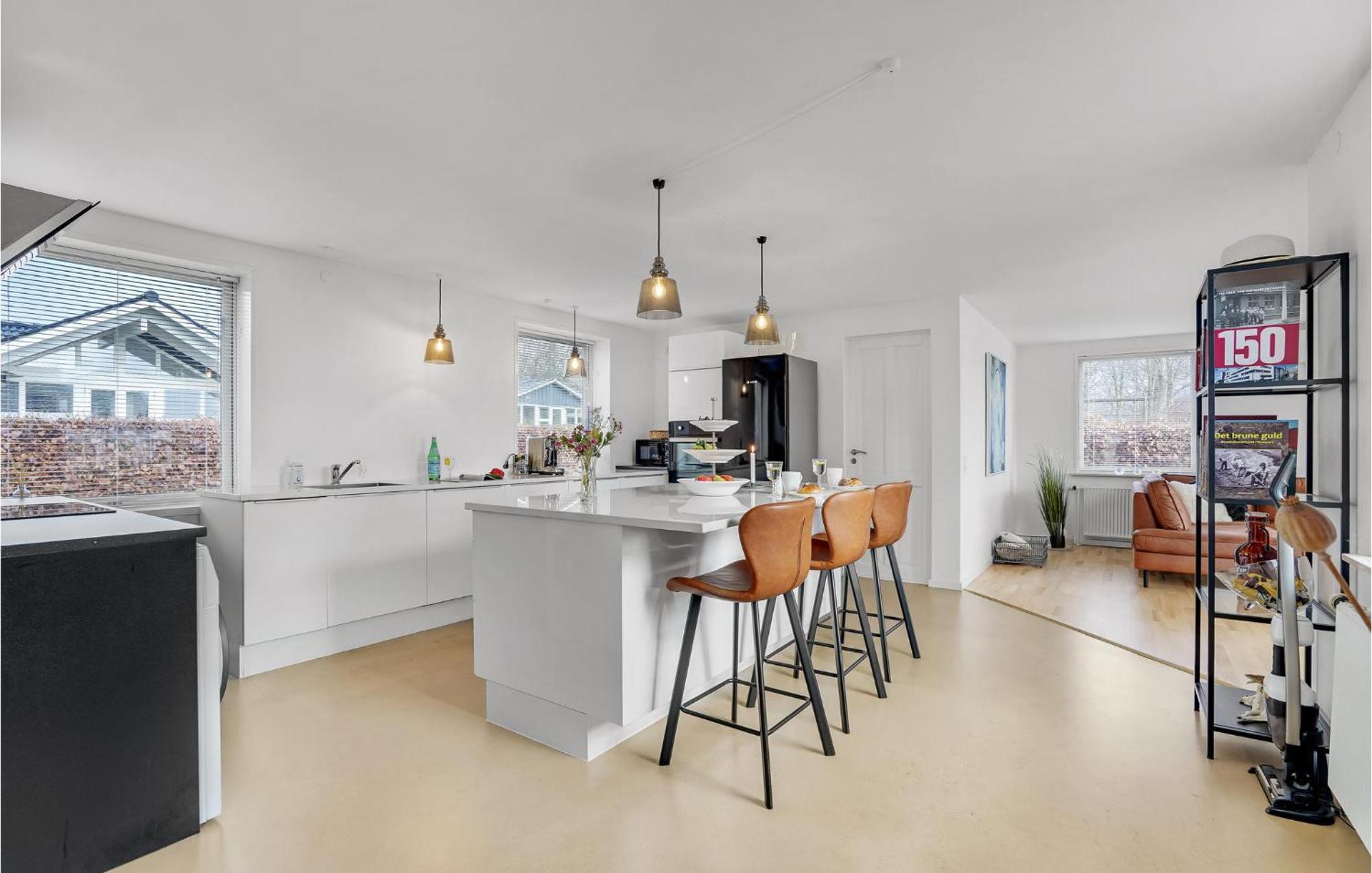 Gorgeous Home In Sunds With Kitchen Exterior foto